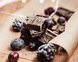 Preview wallpaper chocolate, berries, dessert, garland