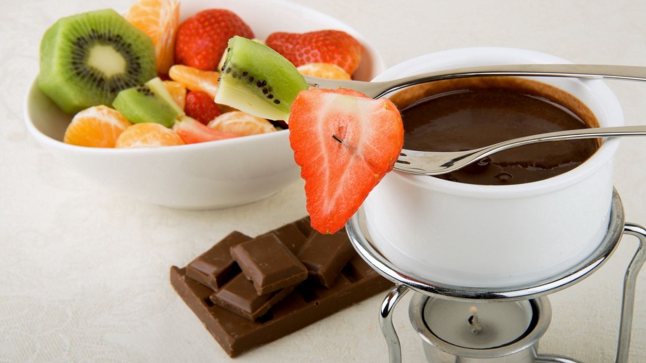 Wallpaper chocolate, fondue, fruit, kiwi, strawberry