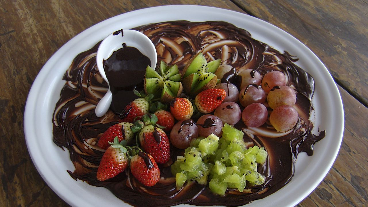 Wallpaper chocolate, strawberry, kiwi, grapes, dish, dessert