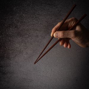 Preview wallpaper chopsticks, hand, fingers