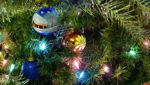 Preview wallpaper christmas decorations, balloons, garland, tree, holiday, new year