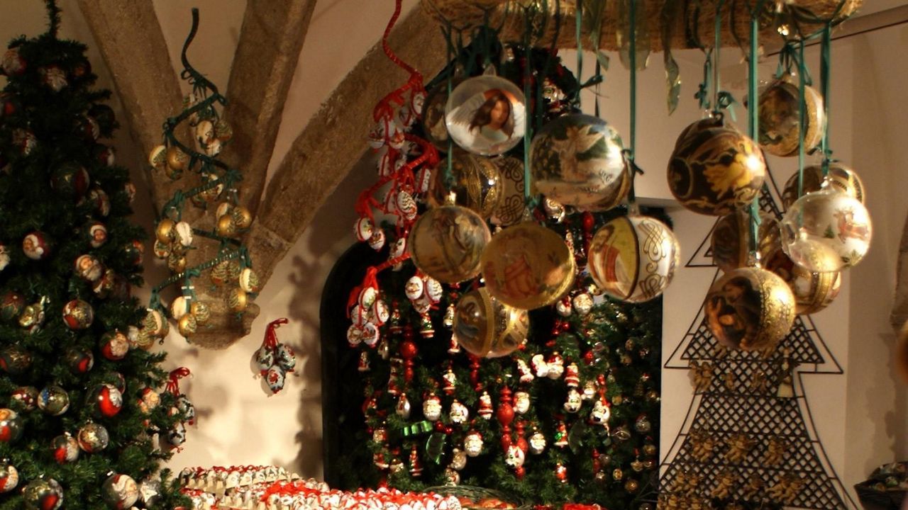 Wallpaper christmas decorations, balloons, many, trees, holiday, new year