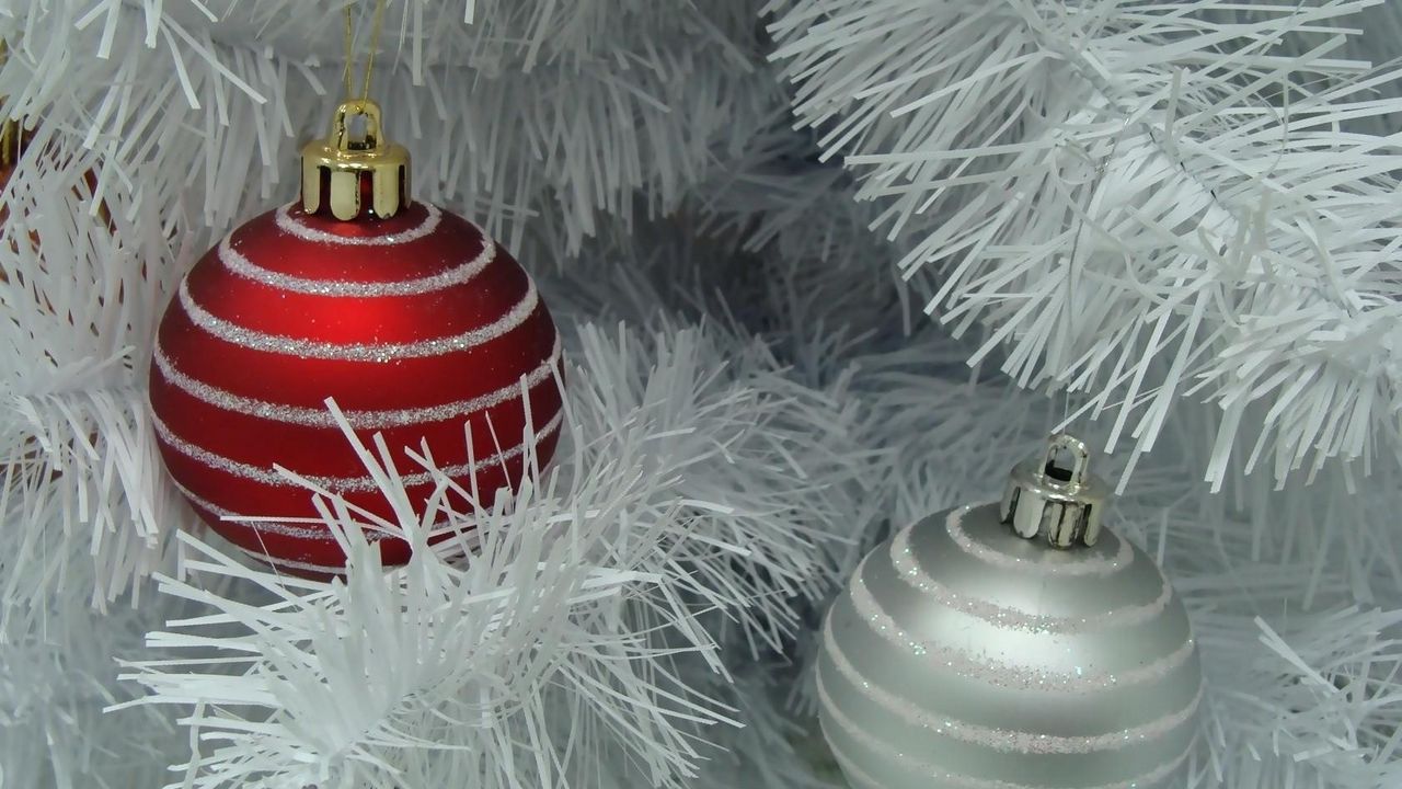 Wallpaper christmas decorations, balloons, steam, branches, tree, close-up