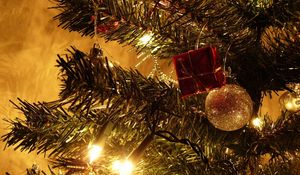 Preview wallpaper christmas decorations, christmas tree, garland, gift, holiday, mood