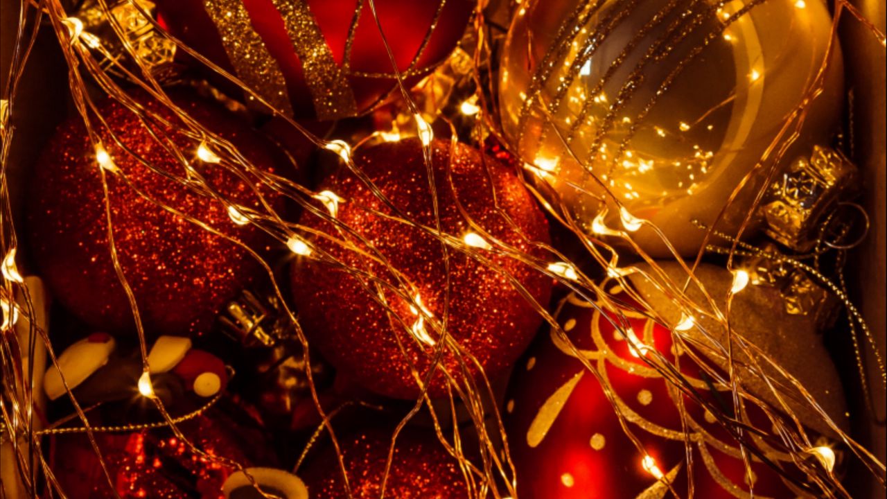 Wallpaper christmas decorations, garland, new year, christmas, decoration, glitter, golden