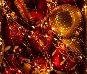 Preview wallpaper christmas decorations, garland, new year, christmas, decoration, glitter, golden