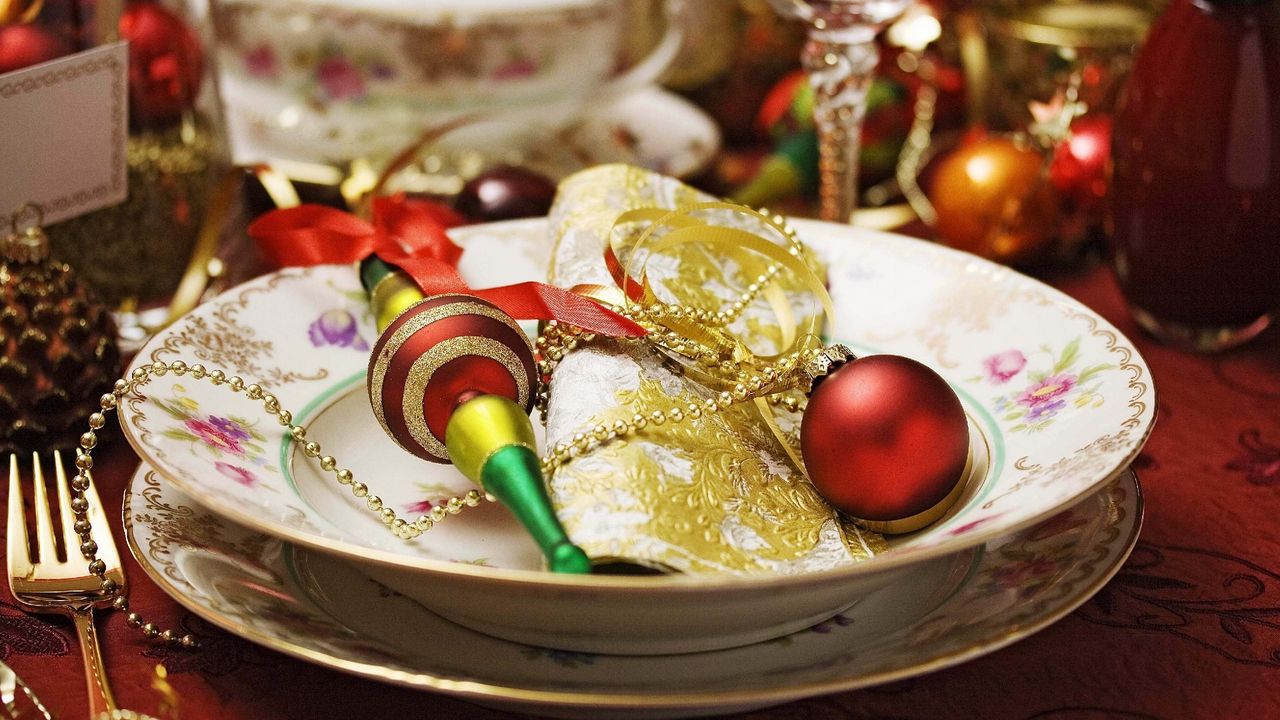 Wallpaper christmas decorations, ornaments, utensils, napkins, table appointments, new year