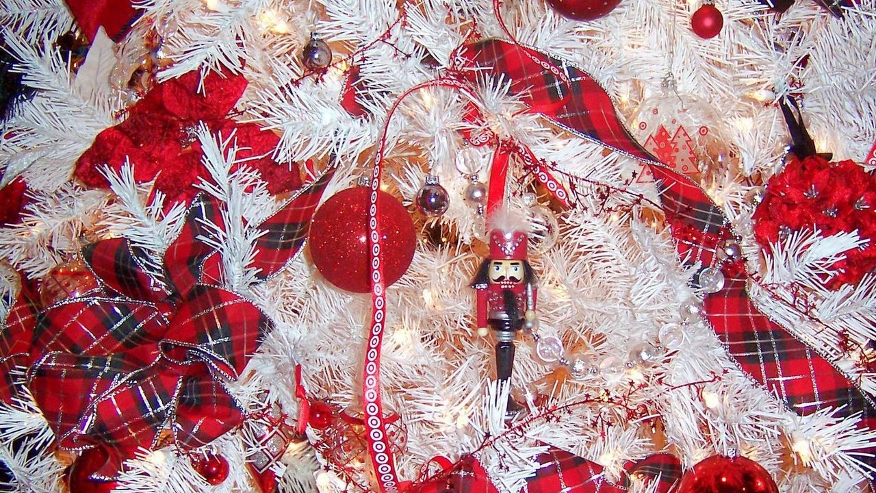 Wallpaper christmas decorations, ribbon, decorations, balloons, christmas tree
