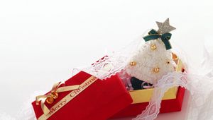 Preview wallpaper christmas, gift, christmas tree, ribbon, holiday