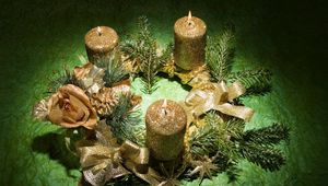 Preview wallpaper christmas, new year, candles, ornaments, table