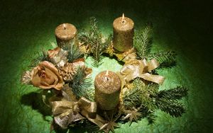 Preview wallpaper christmas, new year, candles, ornaments, table