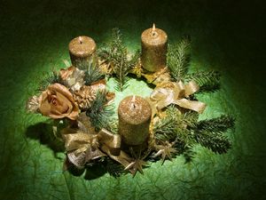 Preview wallpaper christmas, new year, candles, ornaments, table