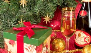 Preview wallpaper christmas, new year, gift, champagne, box