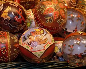 Preview wallpaper christmas toys, balls, close-up, painted, beautifully
