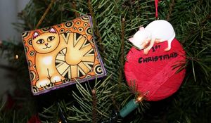 Preview wallpaper christmas tree, ball, needles, cat, toys, garland