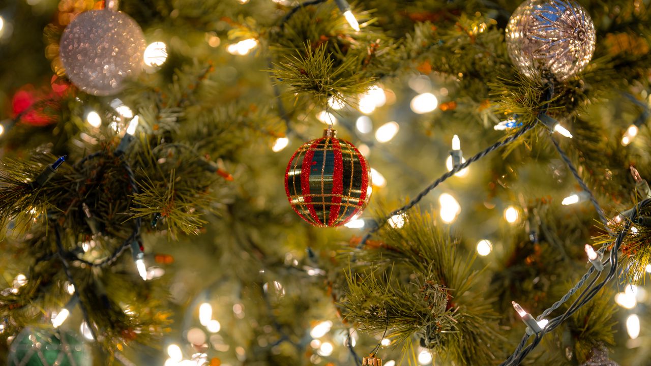 Wallpaper christmas tree, balls, garlands, decorations, new year, christmas
