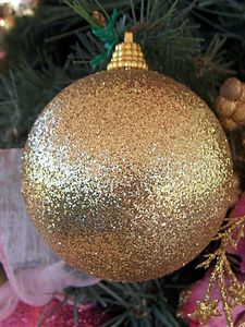 Preview wallpaper christmas tree, christmas decorations, balloon, glitter, gold, close-up