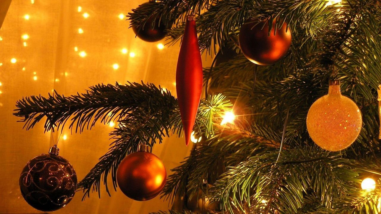 Wallpaper christmas tree, christmas decorations, balloons, garland, holiday, christmas, new year