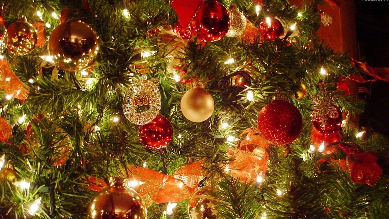 Wallpaper christmas tree, christmas decorations, garlands, new year, celebration