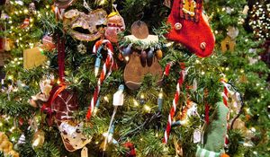 Preview wallpaper christmas tree, christmas decorations, toys, garland