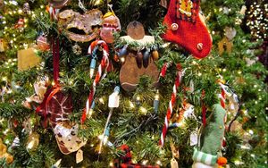 Preview wallpaper christmas tree, christmas decorations, toys, garland