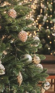 Preview wallpaper christmas tree, decorations, garlands, christmas, new year, holidays