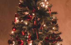 Preview wallpaper christmas tree, decorations, garlands, christmas, new year, holiday