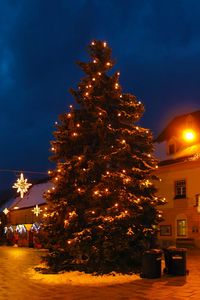 Preview wallpaper christmas tree, garland, street, night
