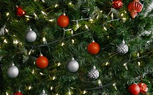 Preview wallpaper christmas tree, garlands, decorations, new year, christmas, holiday