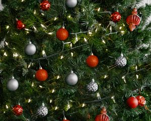 Preview wallpaper christmas tree, garlands, decorations, new year, christmas, holiday