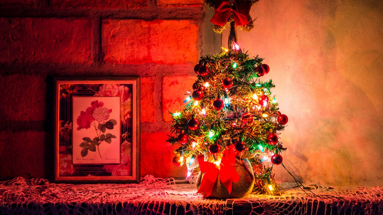 Wallpaper christmas tree, new year, christmas, decoration, garlands