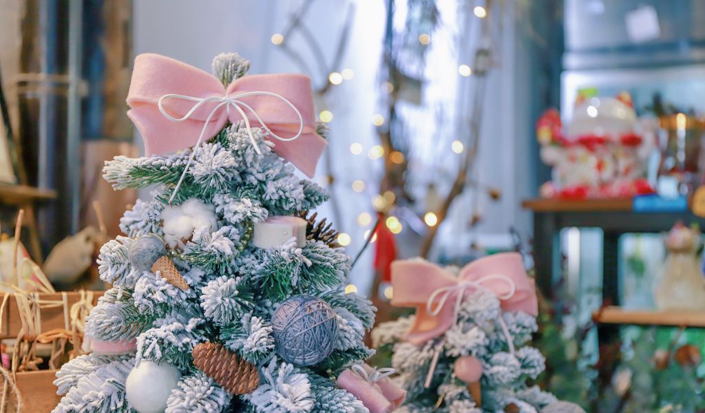 1024x600 Wallpaper christmas tree, new year, decorations, christmas