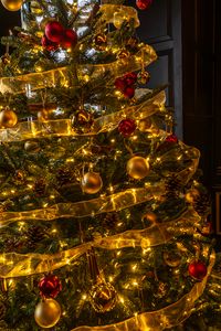 Preview wallpaper christmas tree, new year, decorations, balls, gold, red, holiday