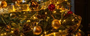 Preview wallpaper christmas tree, new year, decorations, balls, gold, red, holiday