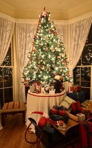 Preview wallpaper christmas tree, presents, sleigh, lodgings