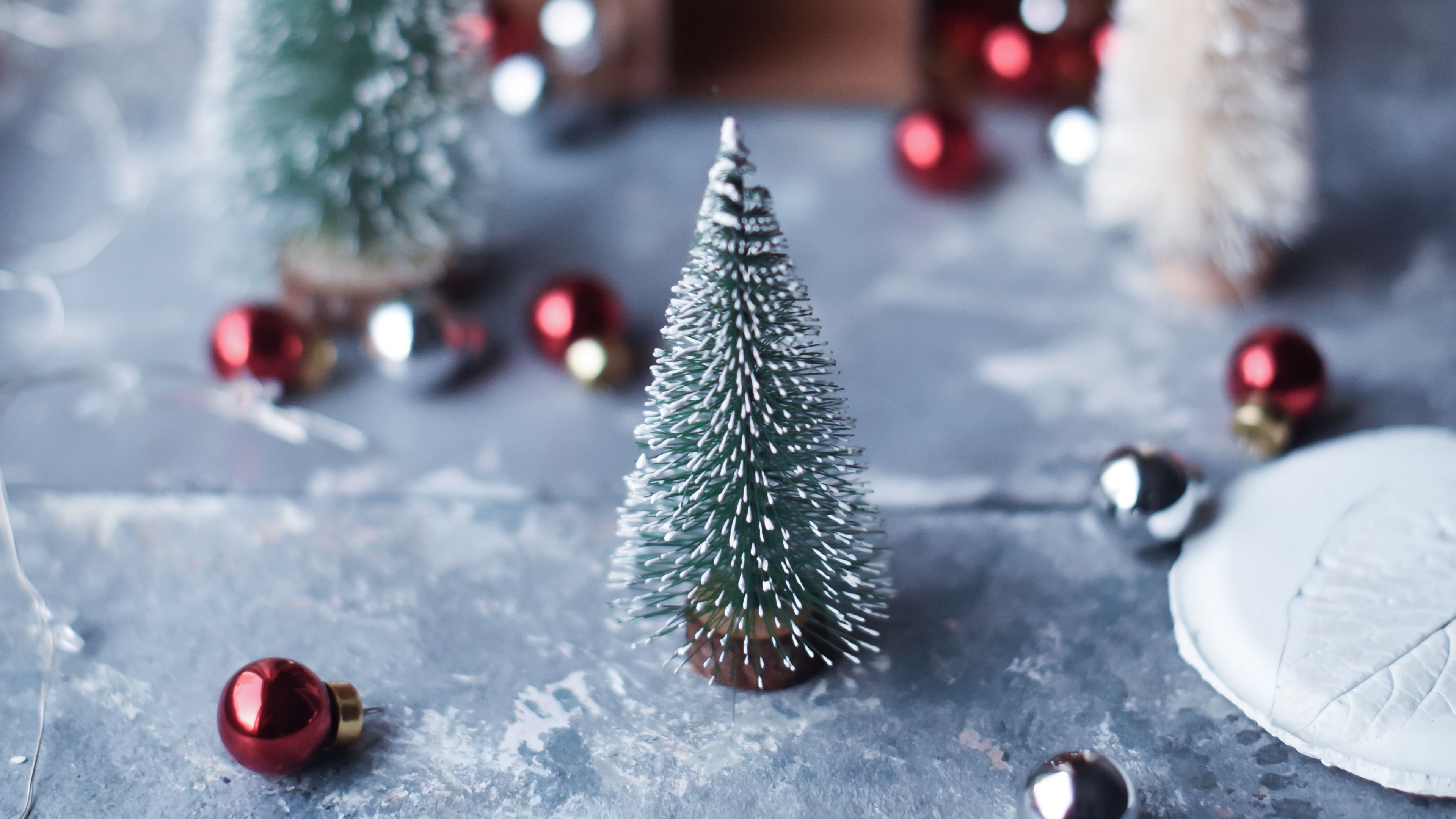 Một mùa Giáng Sinh thật trọn vẹn không thể thiếu cây thông Noel tuyệt đẹp của bạn. Nhanh chóng tải về bức ảnh nền trang trí cây thông, để chúc mừng và đón nhận một mùa lễ trọng đại thật tràn đầy ý nghĩa.