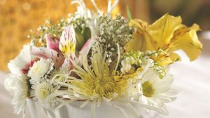 Preview wallpaper chrysanthemum, lily, landysh, gypsophila, bouquet, piala, close-up, tenderness