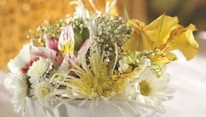 Preview wallpaper chrysanthemum, lily, landysh, gypsophila, bouquet, piala, close-up, tenderness