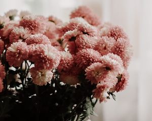 Preview wallpaper chrysanthemums, flowers, bouquet, vase, room