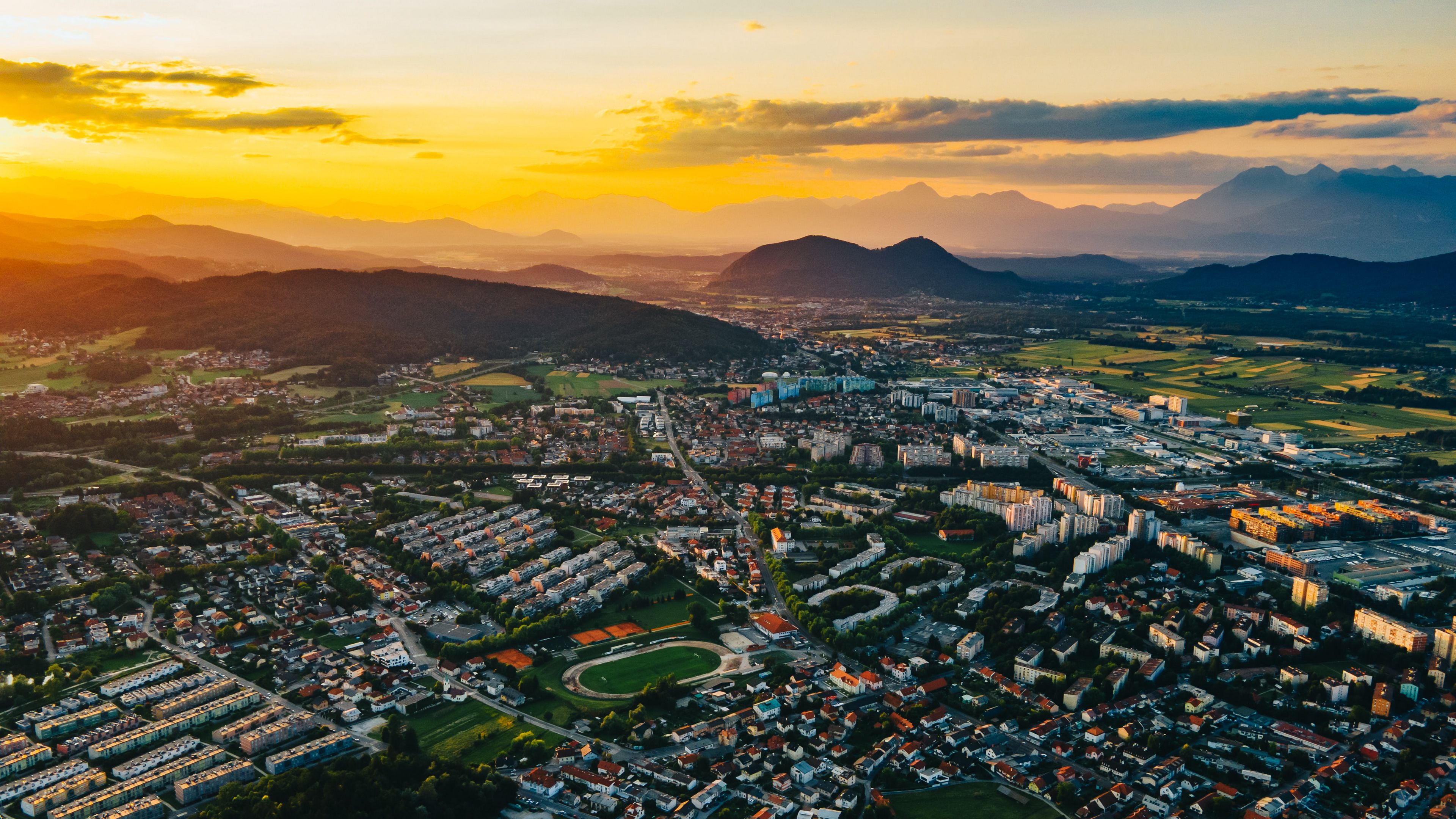 Download Wallpaper 3840x2160 City Buildings Hills Sunset Sky 4k Uhd 