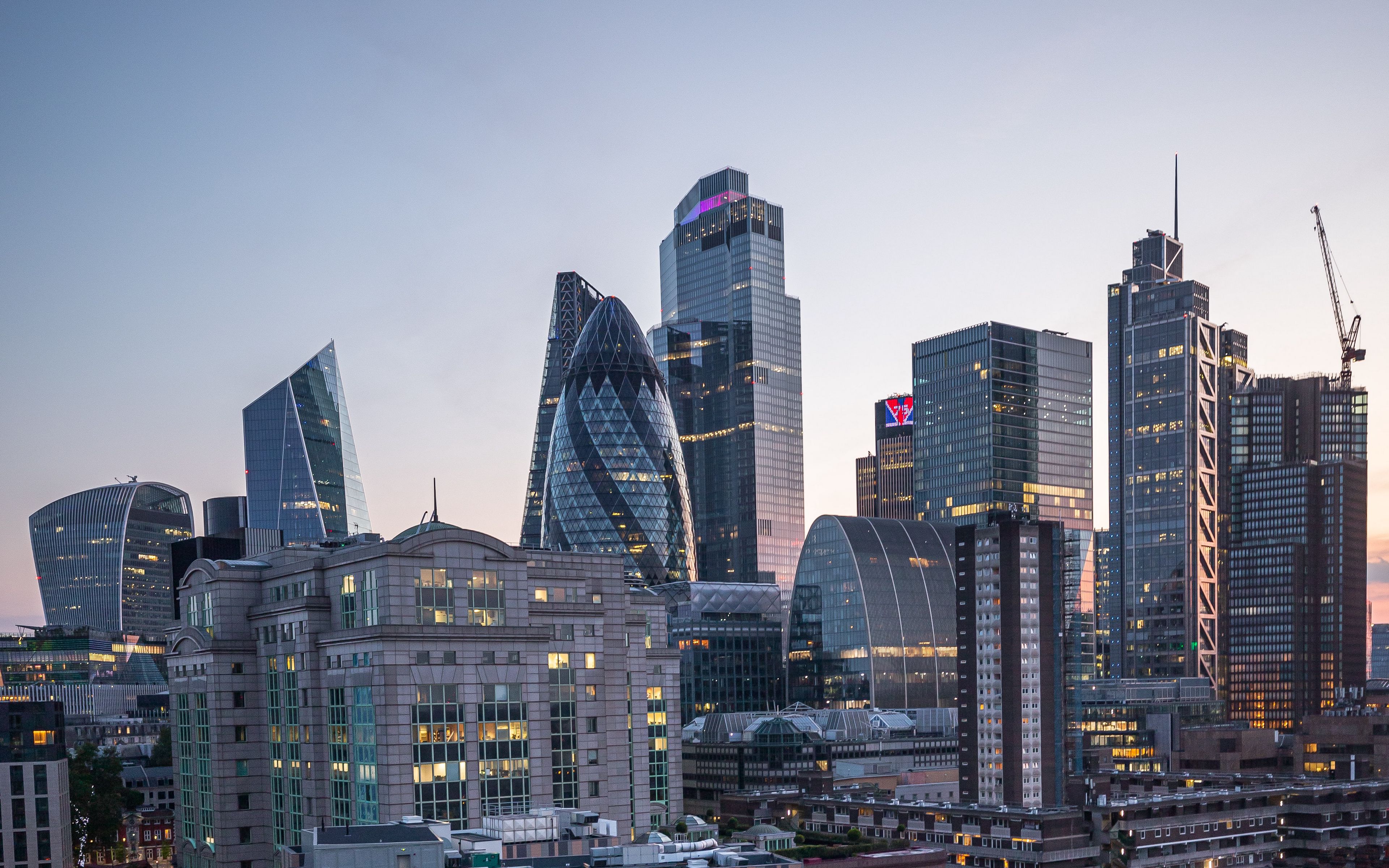 4 am in london. Район Лондонский Сити (City of London). Деловой центр Сити в Лондоне. Лондон-Сити (1380 г.). Лондон небоскребы бизнес центр.