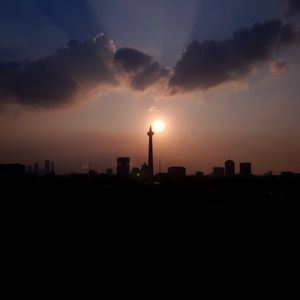Preview wallpaper city, buildings, silhouettes, sun, twilight, dark