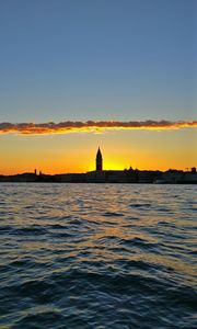 Preview wallpaper city, horizon, dawn, water, ripples