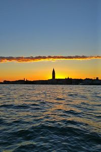 Preview wallpaper city, horizon, dawn, water, ripples