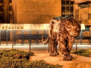 Preview wallpaper city, statue, tiger, metal, hdr