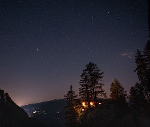 Preview wallpaper cliff, house, night, mountains, starry sky, light