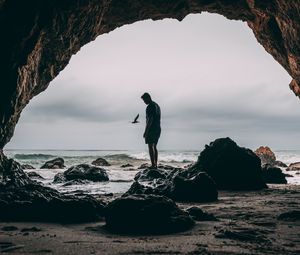 Preview wallpaper cliff, loneliness, ocean, surf