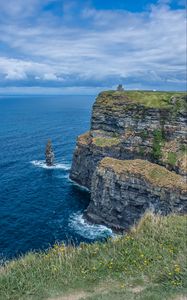 Preview wallpaper cliff, rock, sea, horizon, grass