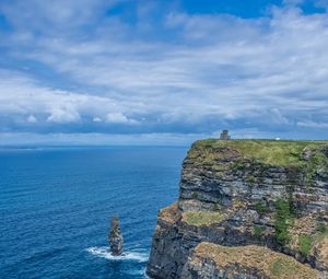 Preview wallpaper cliff, rock, sea, horizon, grass