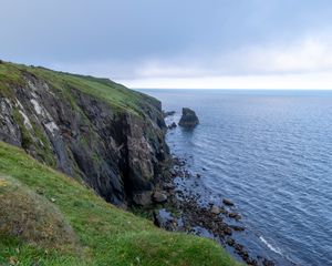 Preview wallpaper cliff, rocks, sea, horizon, stones